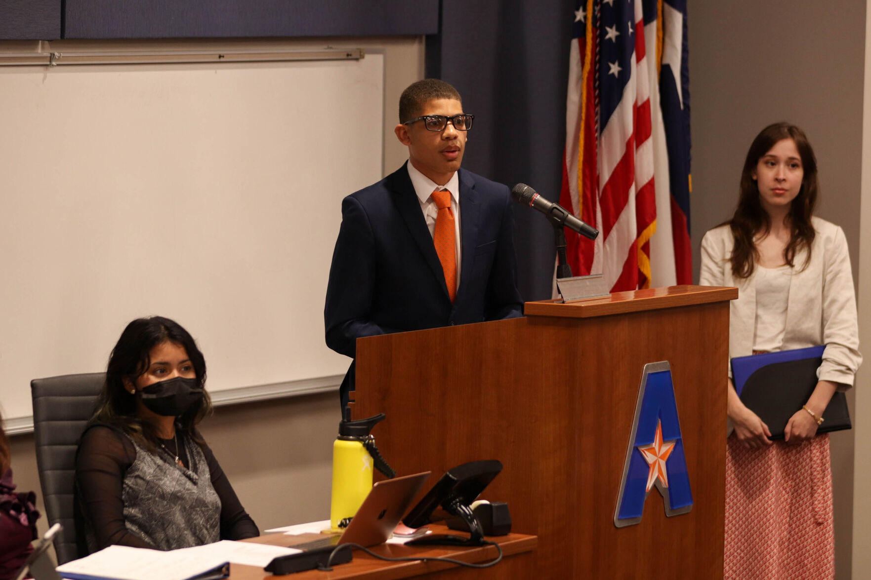 Student Senate confirms new Supreme Court justice, shares opinions on campus fully reopening